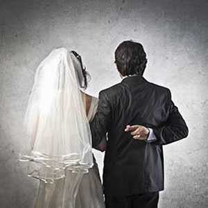 Katy private investigator pic of groom holding fingers crossed behind his back.